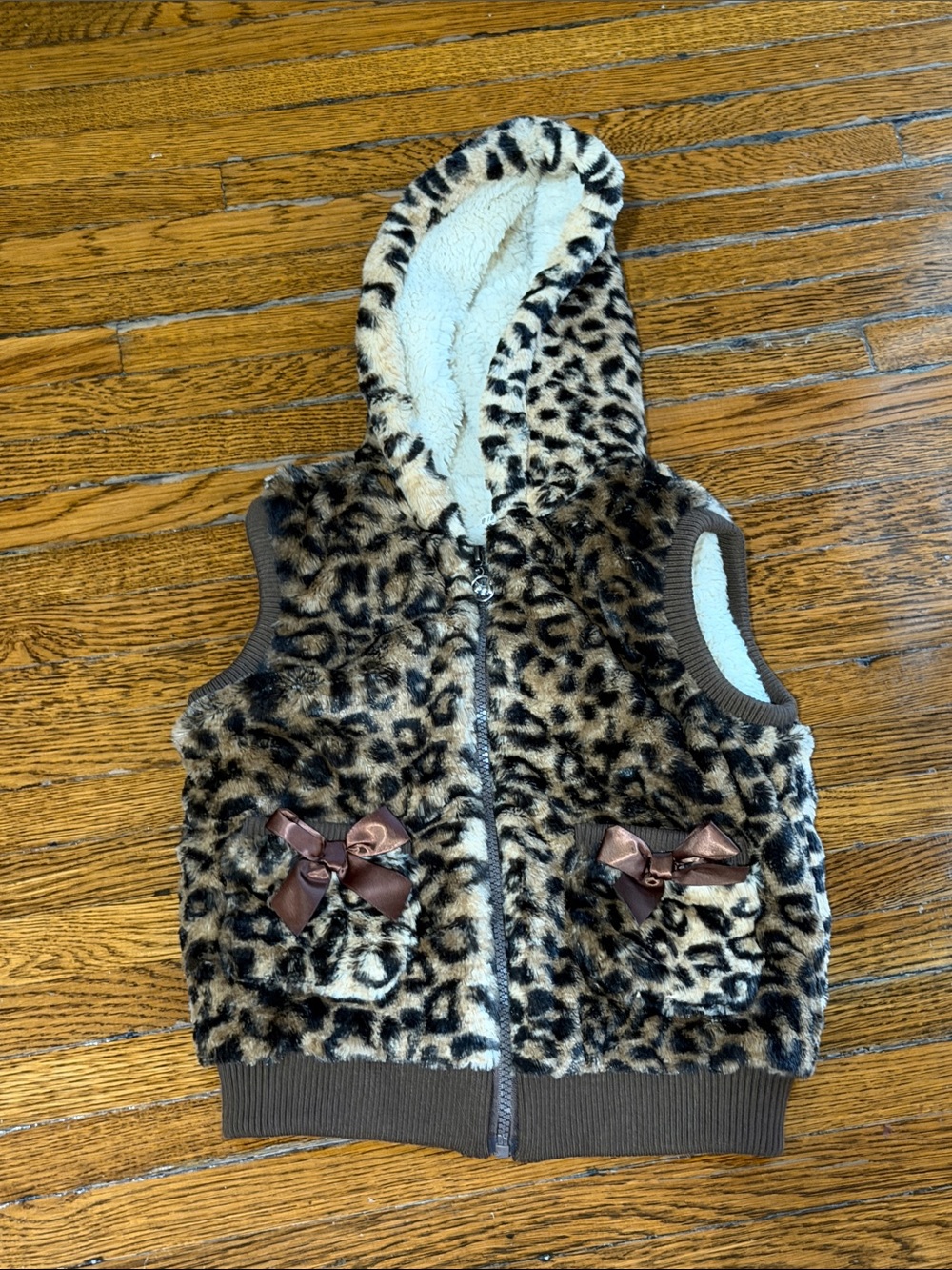 Brand new stylish and very soft furry vest for little girls. Bows in front.